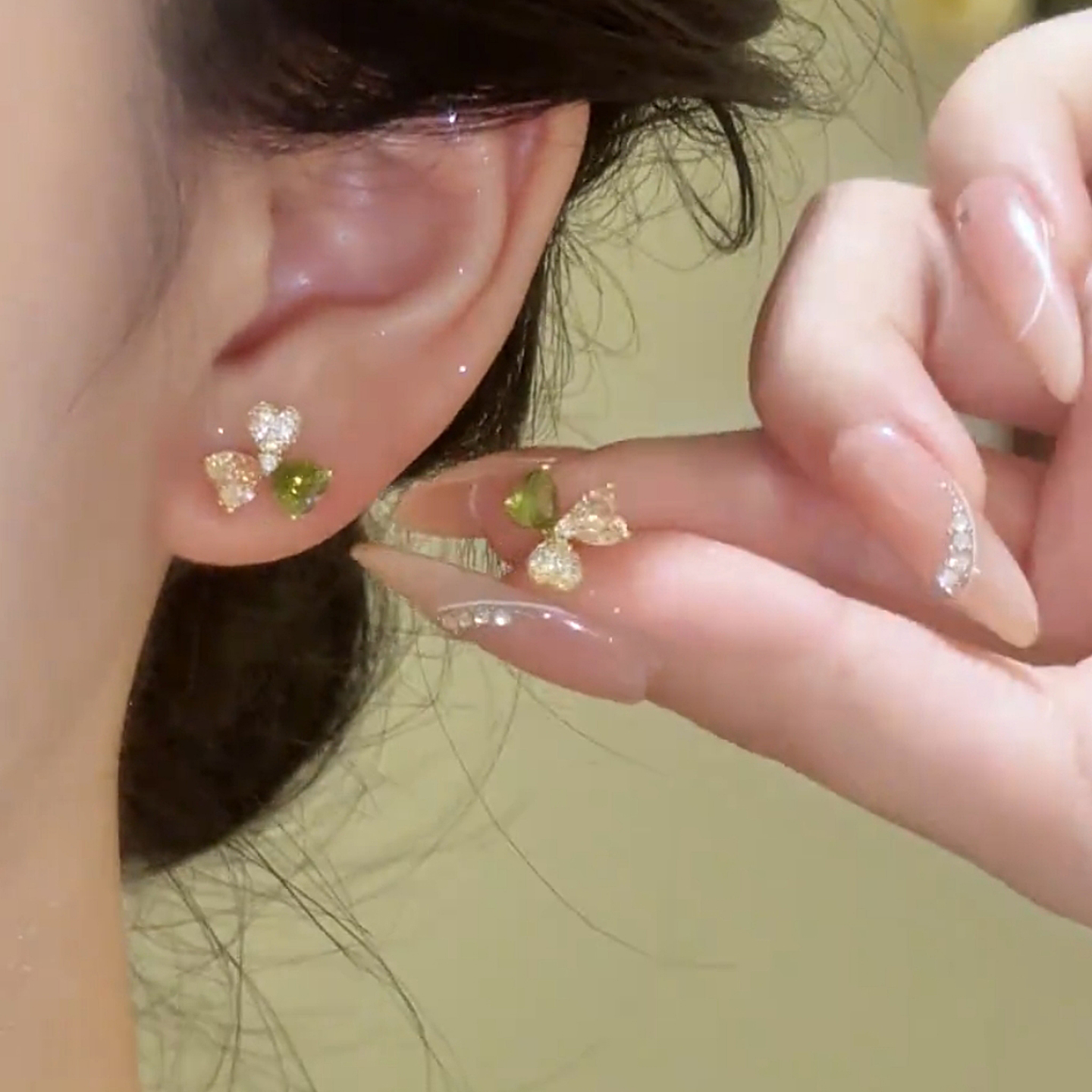 精緻輕奢彩色三葉草耳環