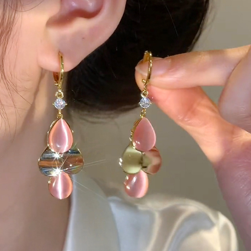 粉粉貓眼石亮片耳環