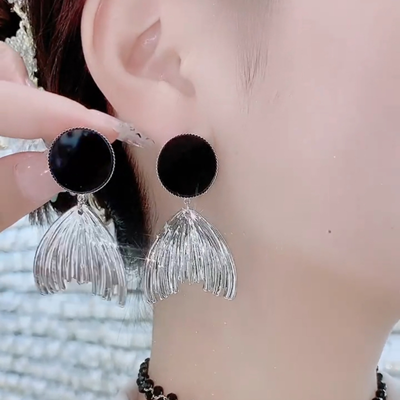 独特设计感黑色圆形耳环