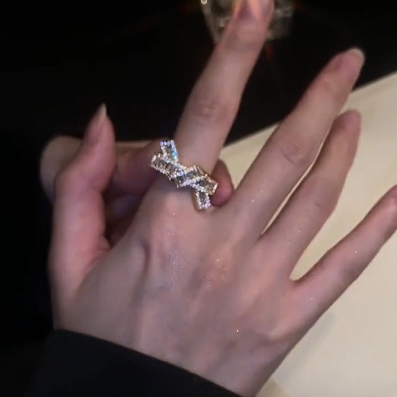 新款粉鑽蝴蝶結戒指 