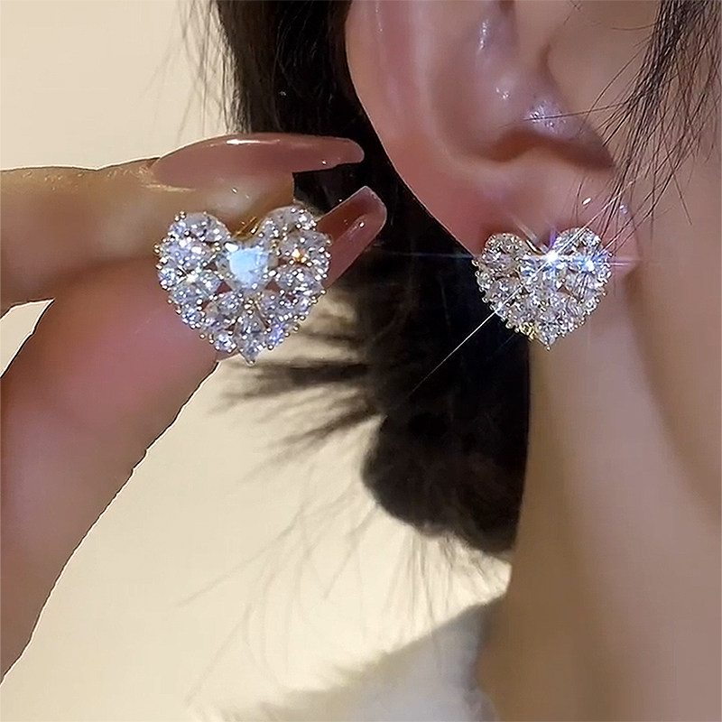 滿鑽愛心輕奢銀針耳環