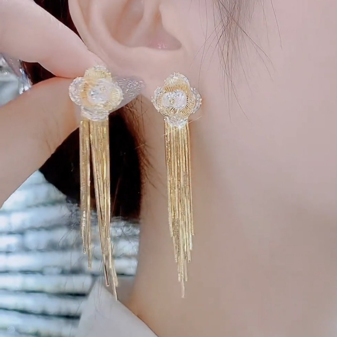 金色鑲鑽四葉花流蘇耳環