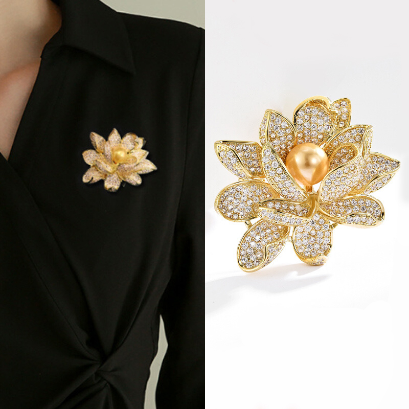 簡約珍珠蓮花胸針