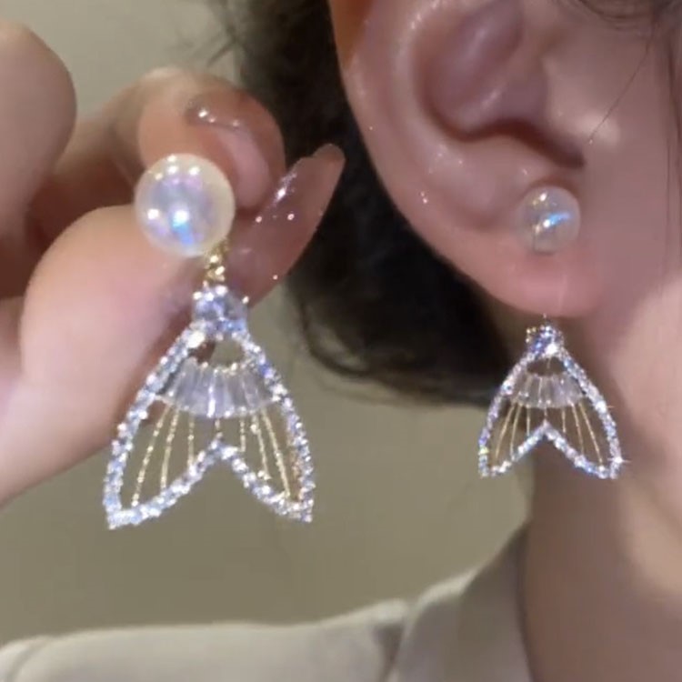 鑲鑽鏤空人魚姬珍珠耳環