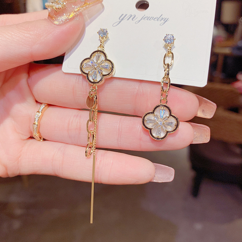 不對稱四葉草流蘇耳環  