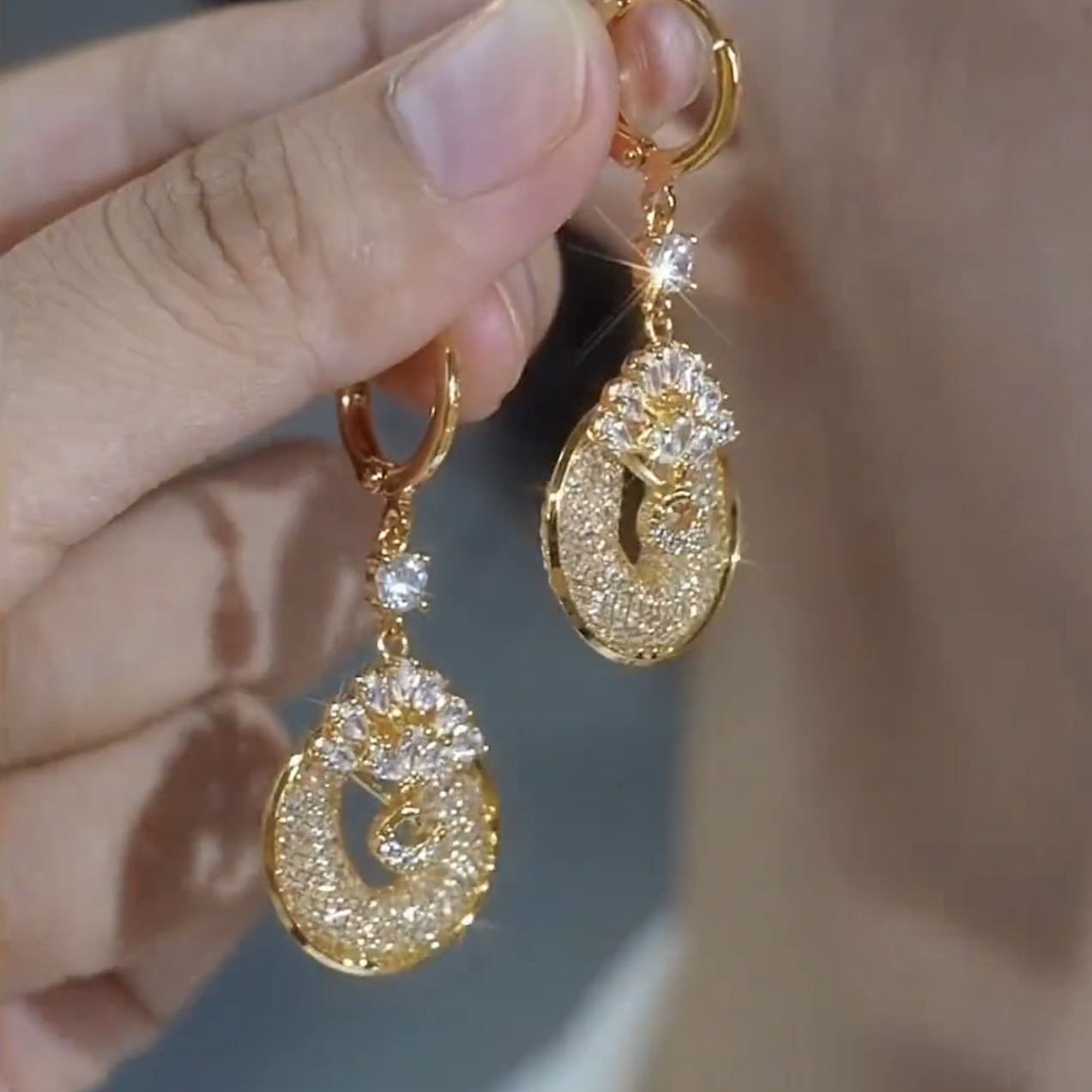 高級感鏤空網紗鋯石耳環