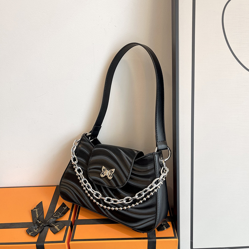 【沫緹甄選】波光法棍腋下包 个性潮流单肩包