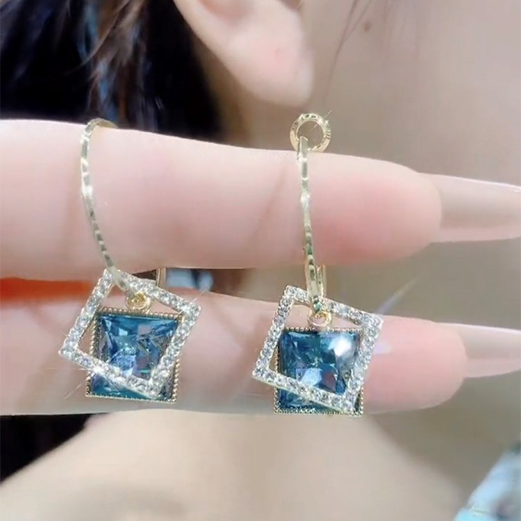 高級設計感灰色水晶耳環