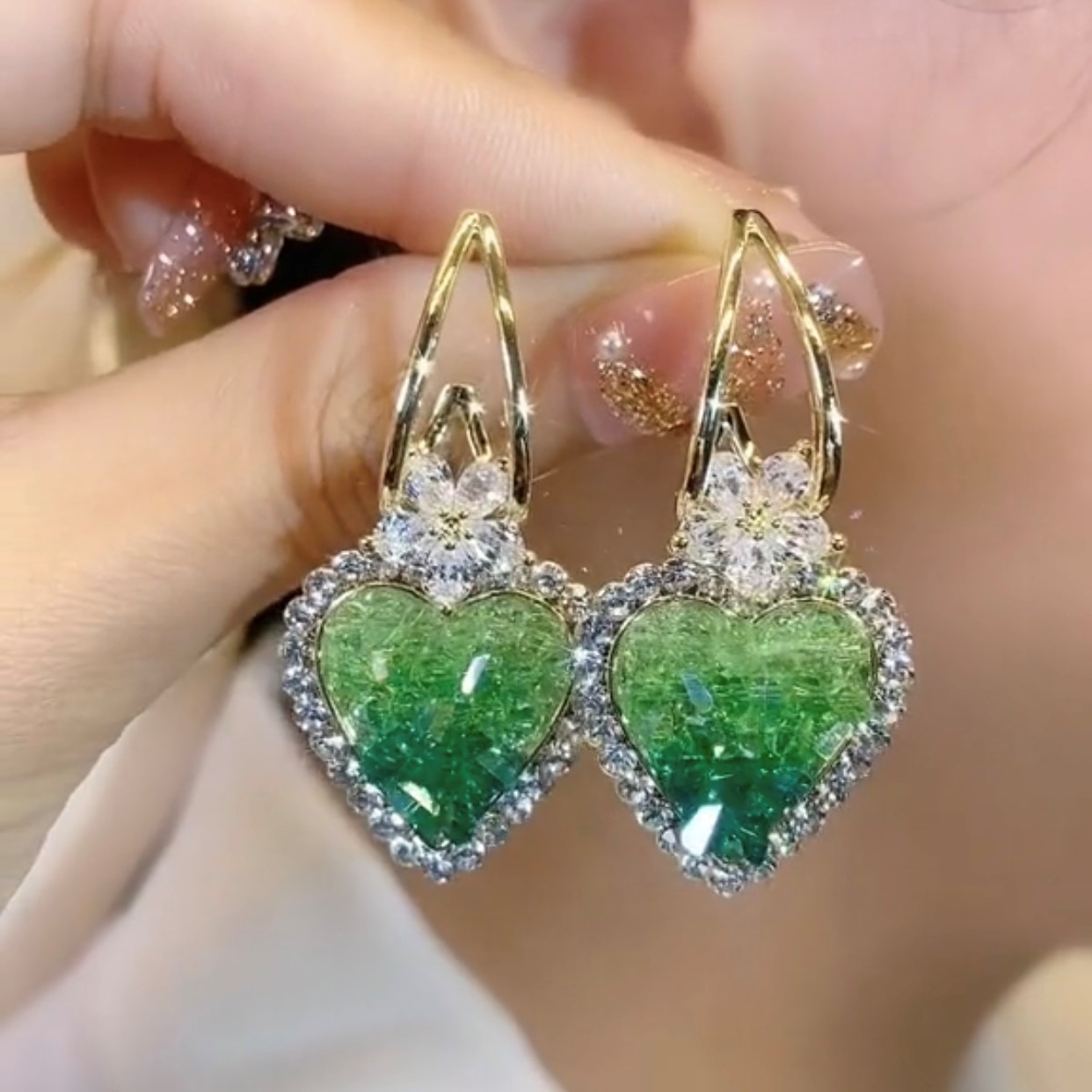 鑲鑽綠色/黑色氣質愛心耳環