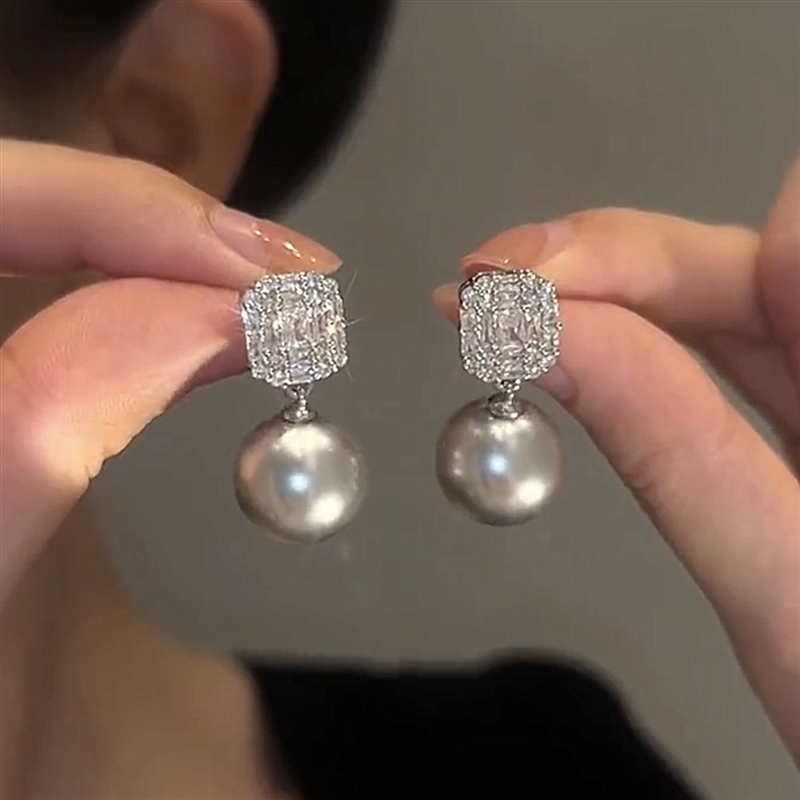 高級感灰色珍珠輕奢耳環