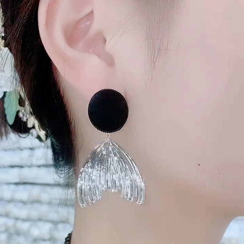 独特设计感黑色圆形耳环