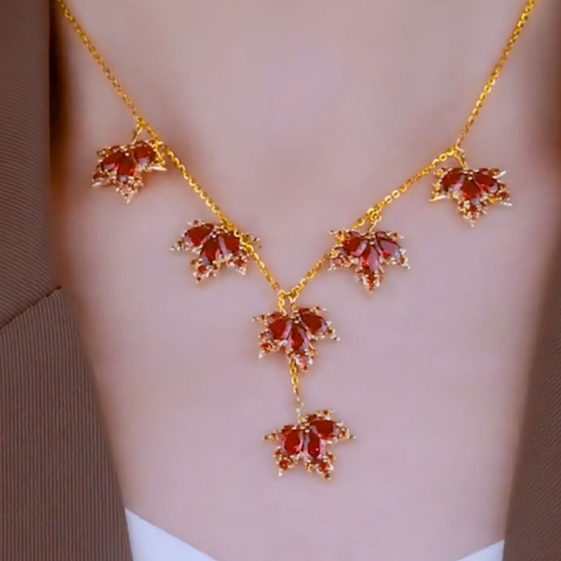 紅色楓葉輕奢氣質項錬