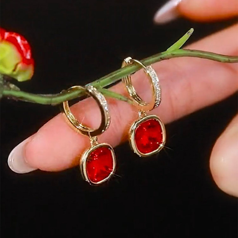 方塊紅水晶精緻耳環