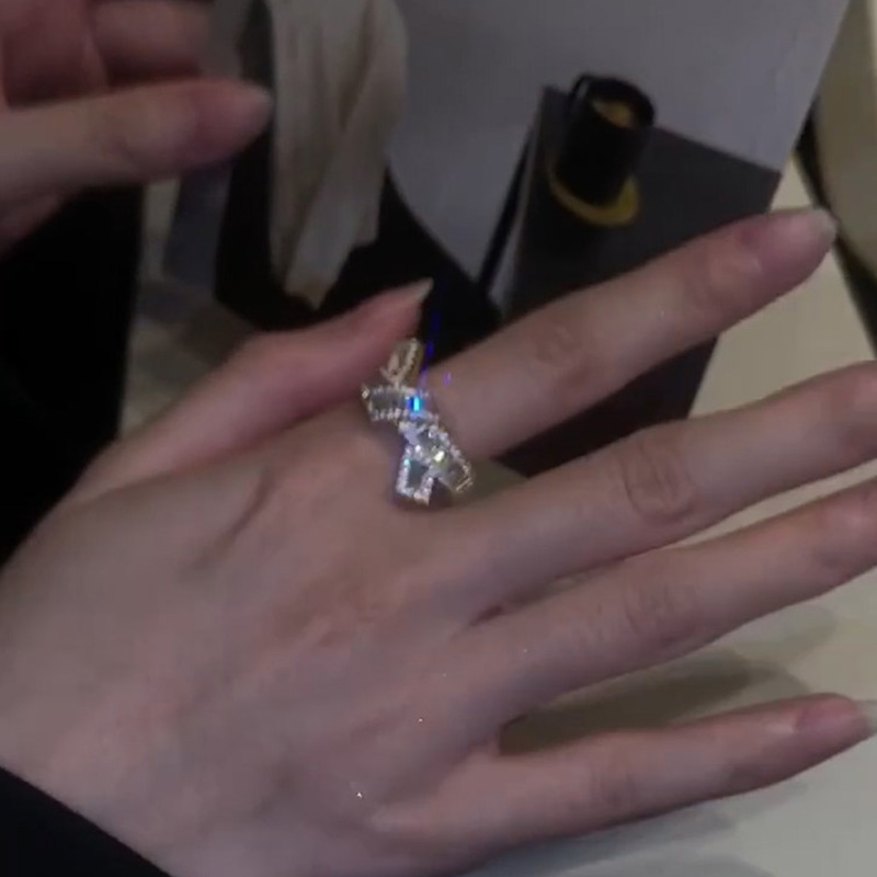 新款粉鑽蝴蝶結戒指 