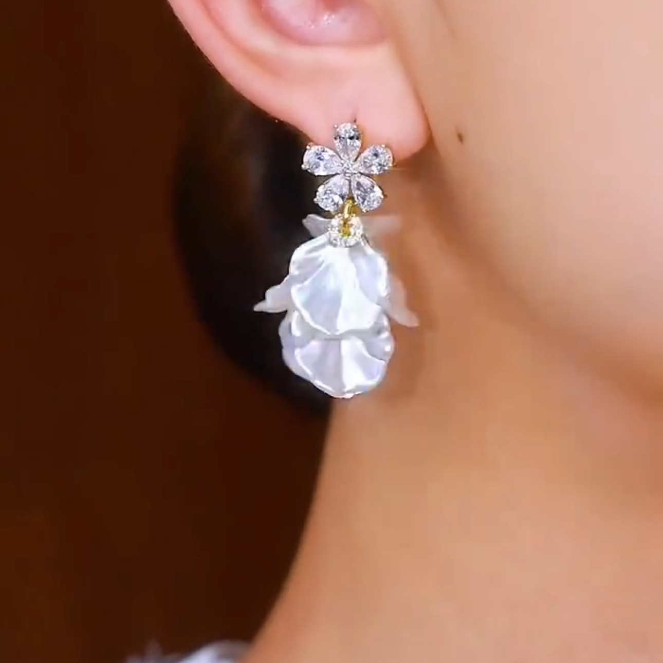 超仙白色貝殼花朵耳環