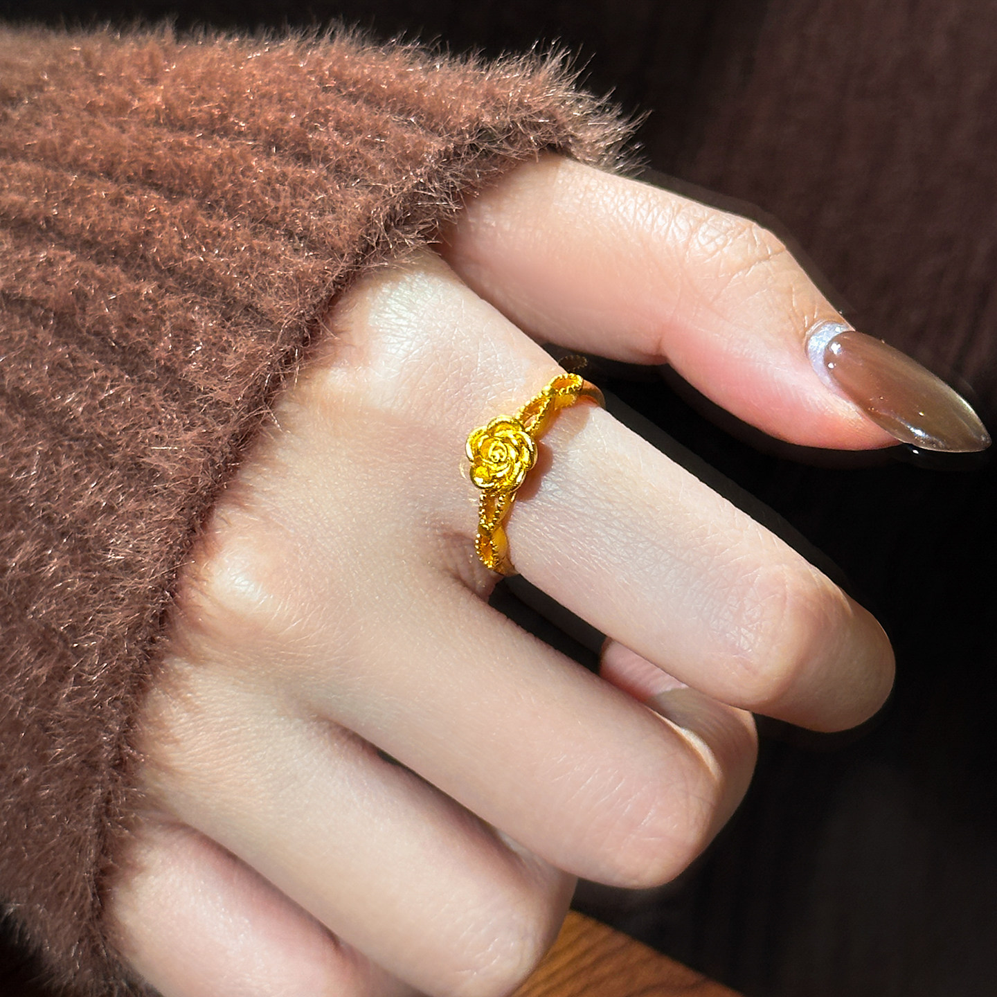 沙金山花朵設計感戒指