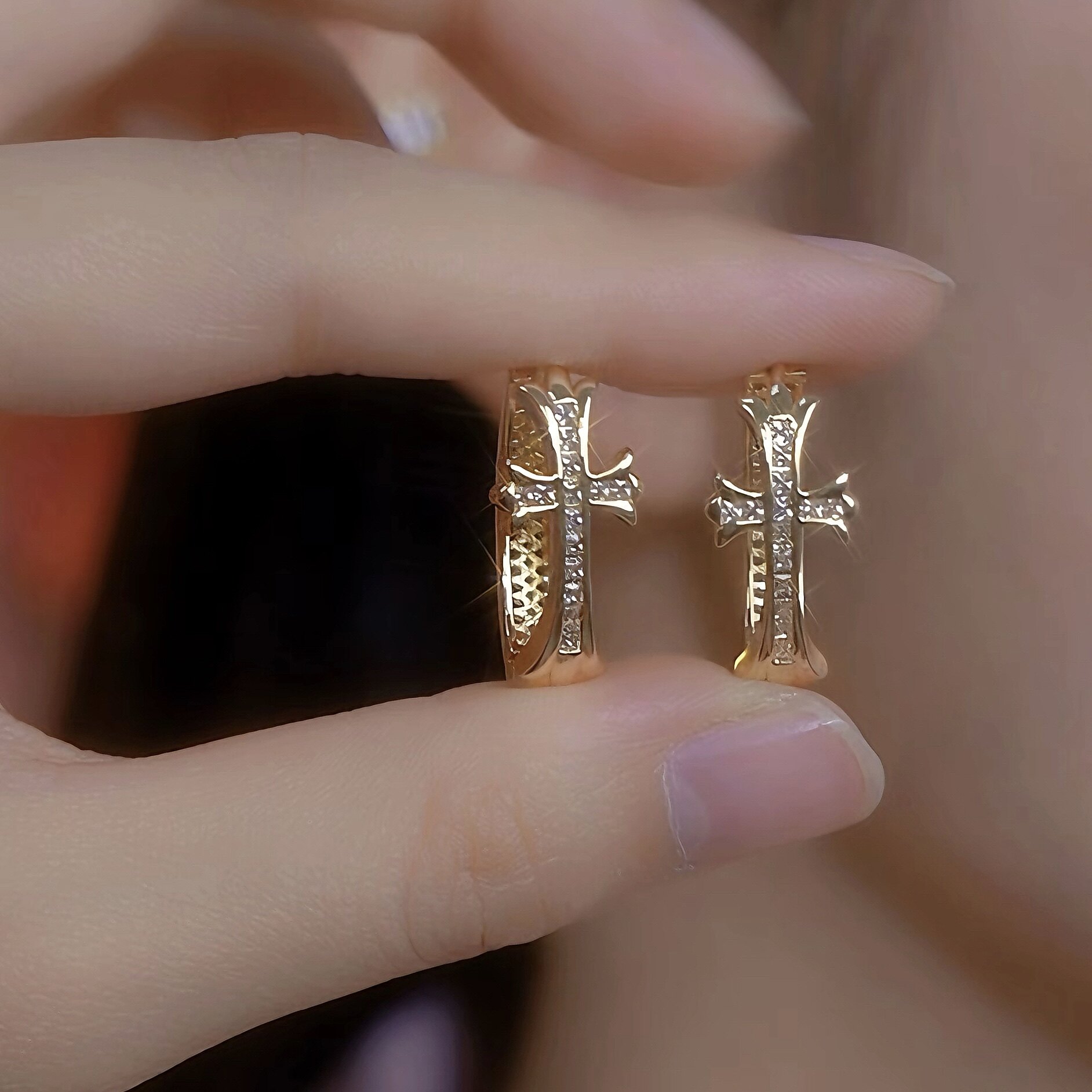 鑲鑽金色十字架圈圈耳扣