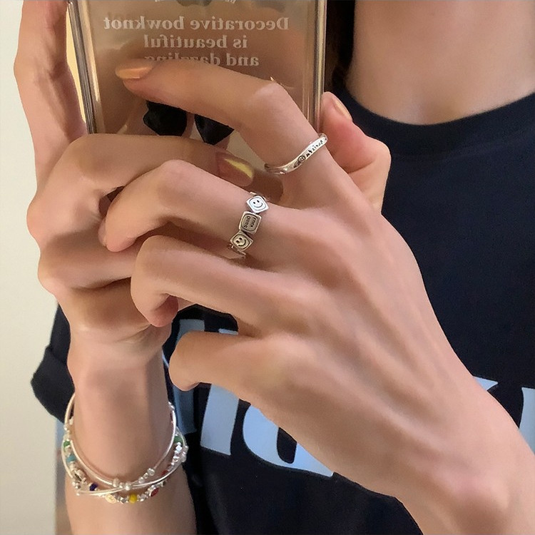 復古做舊方塊笑臉字母戒指