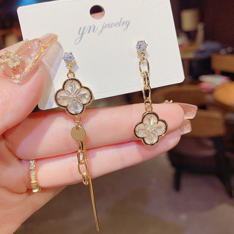 不對稱四葉草流蘇耳環  