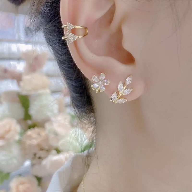 精緻鋯石花朵設計耳環