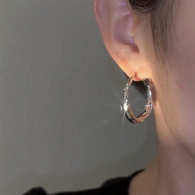 鑲鑽金屬圈圈銀針耳環