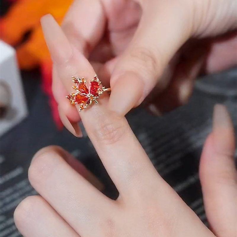 紅色設計感楓葉開口戒指 