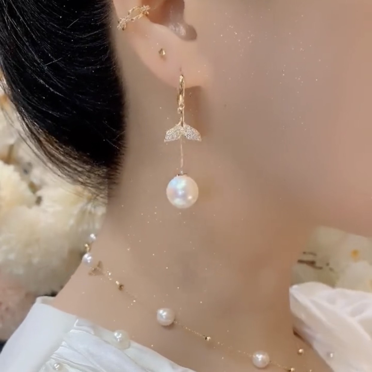 微鑲滿鑽魚尾珍珠耳環