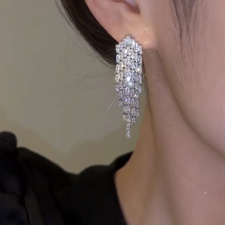 气质轻奢锆石流苏耳环