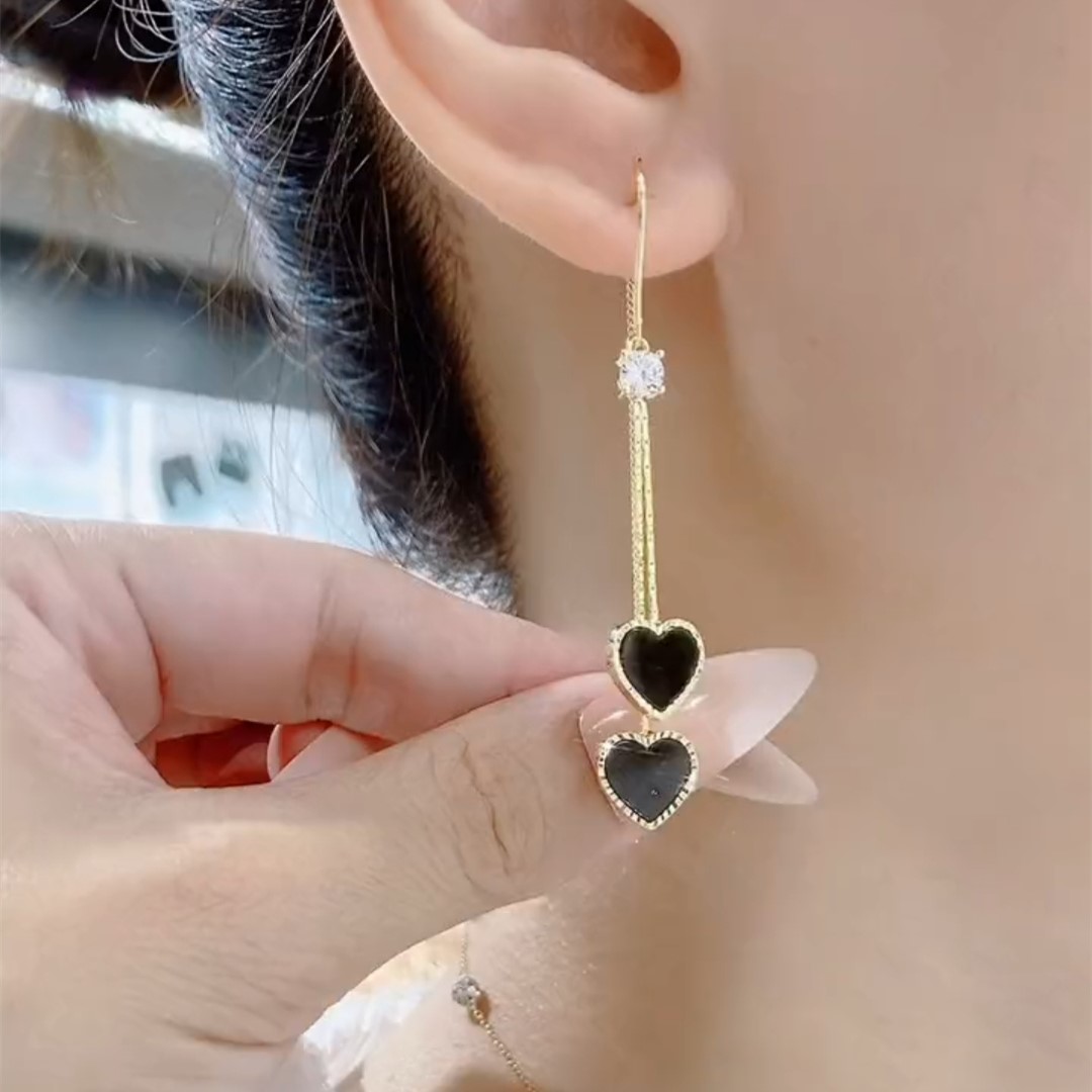 黑色長款流蘇愛心耳線耳環