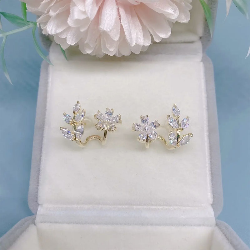 精緻鋯石花朵設計耳環