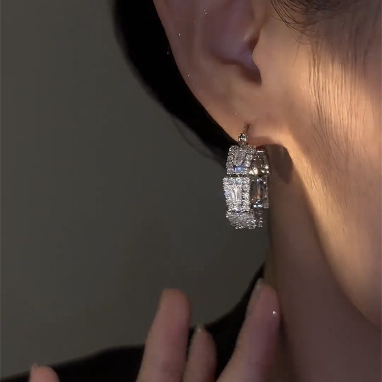 高級感滿鑽圈圈耳環