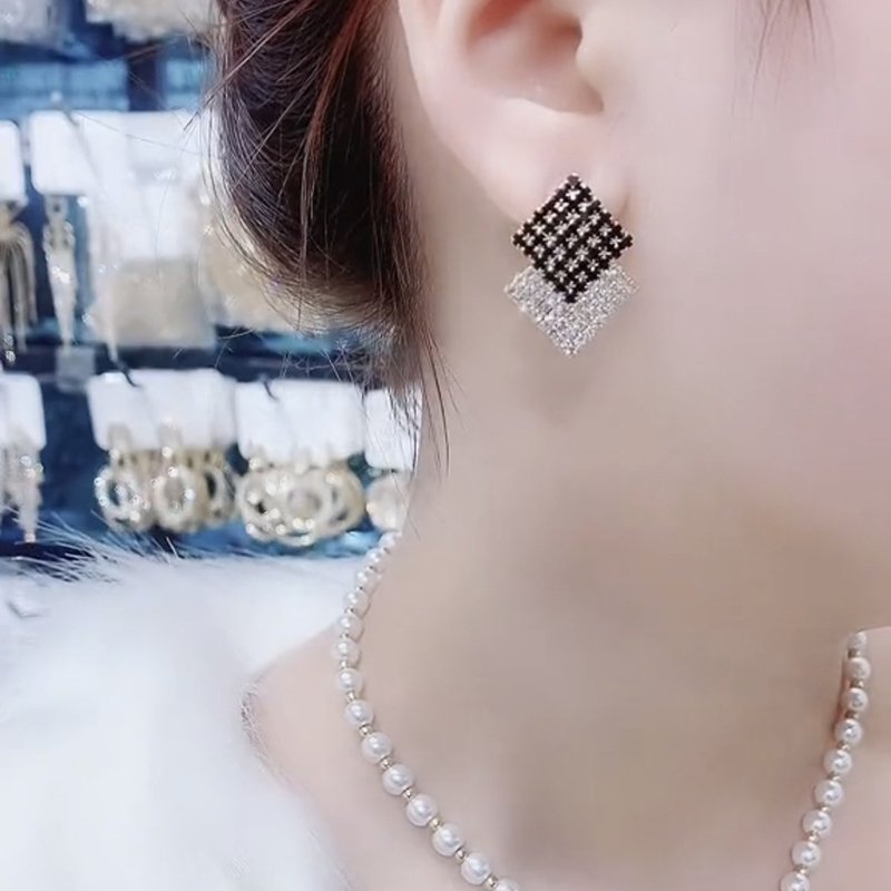 黑白雙色幾何菱形耳環   