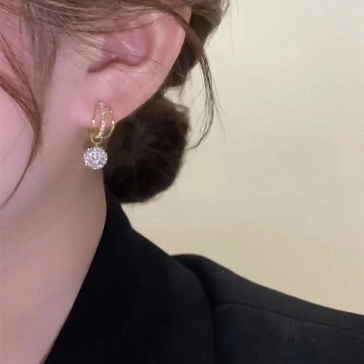 個性時尚立體鋯石耳環