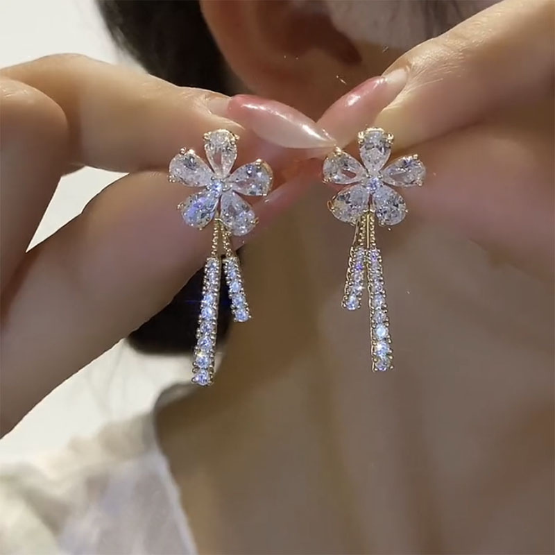 氣質輕奢鋯石花朵耳環