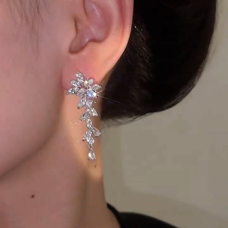 輕奢氣質長款鋯石水滴耳環