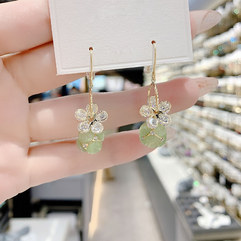 輕奢鋯石五瓣花綠色貓眼石耳環