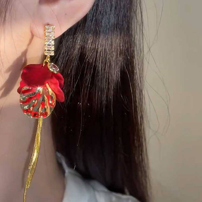 輕奢風紅花瓣長款流蘇耳環