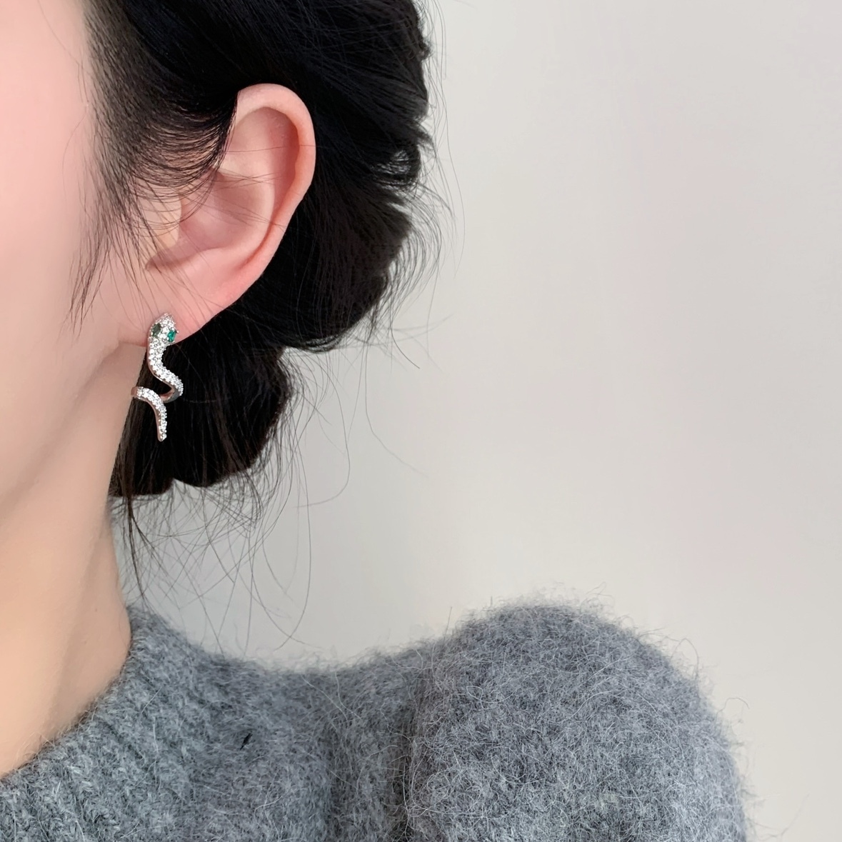 「靈蛇」蛇年大吉 超閃時尚蛇形耳環