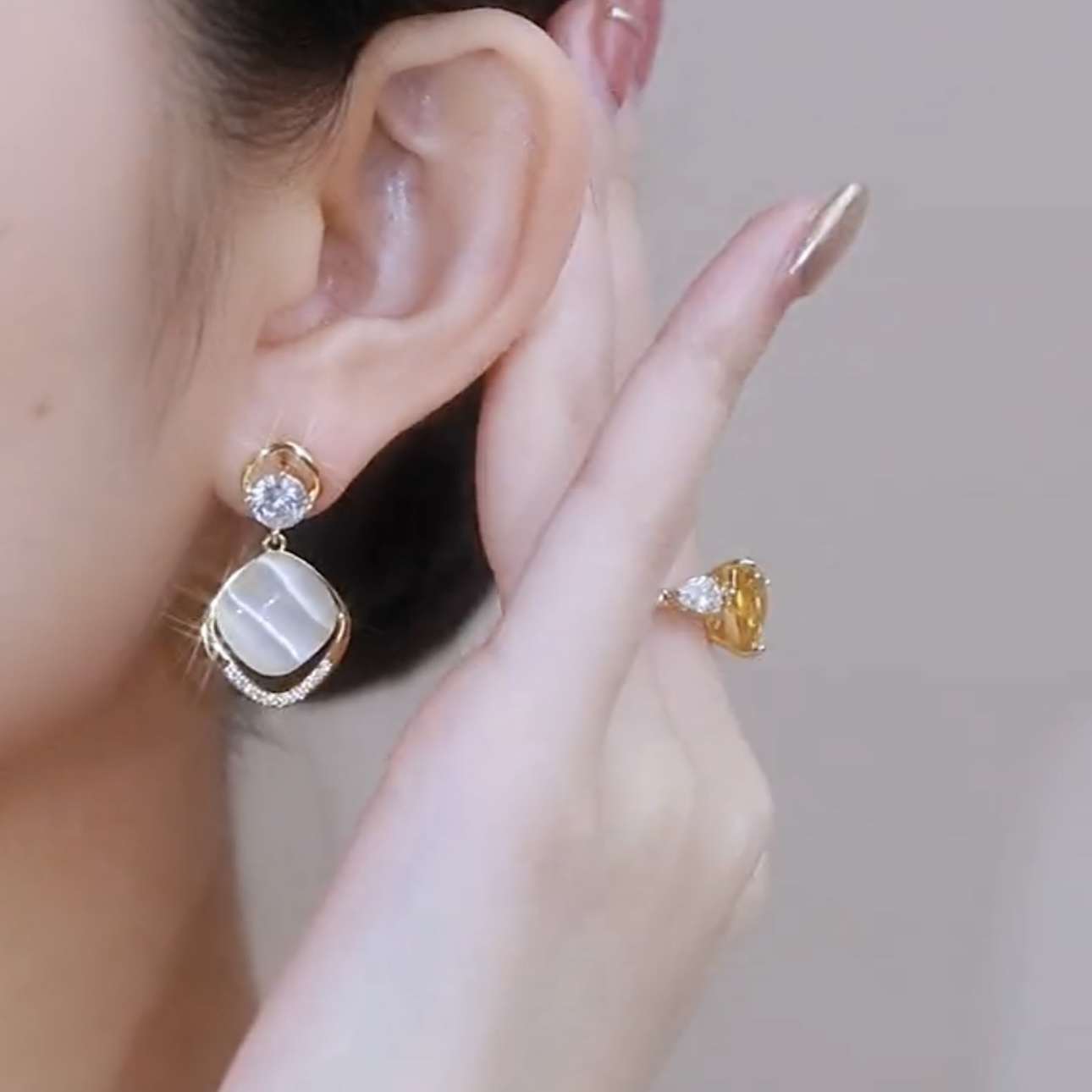 氣質菱形貓眼石耳環