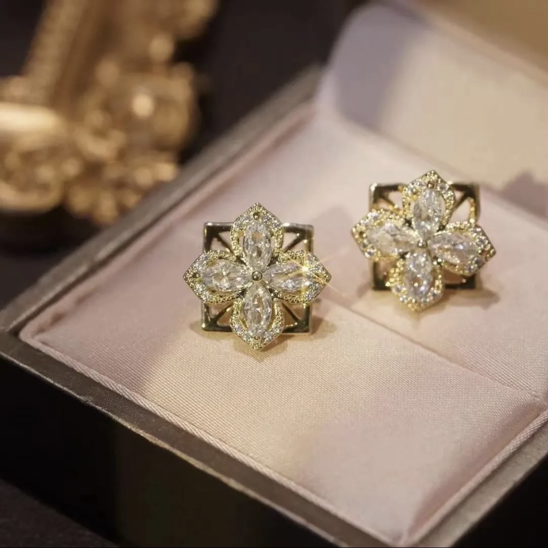 綠色四葉草旋轉耳環