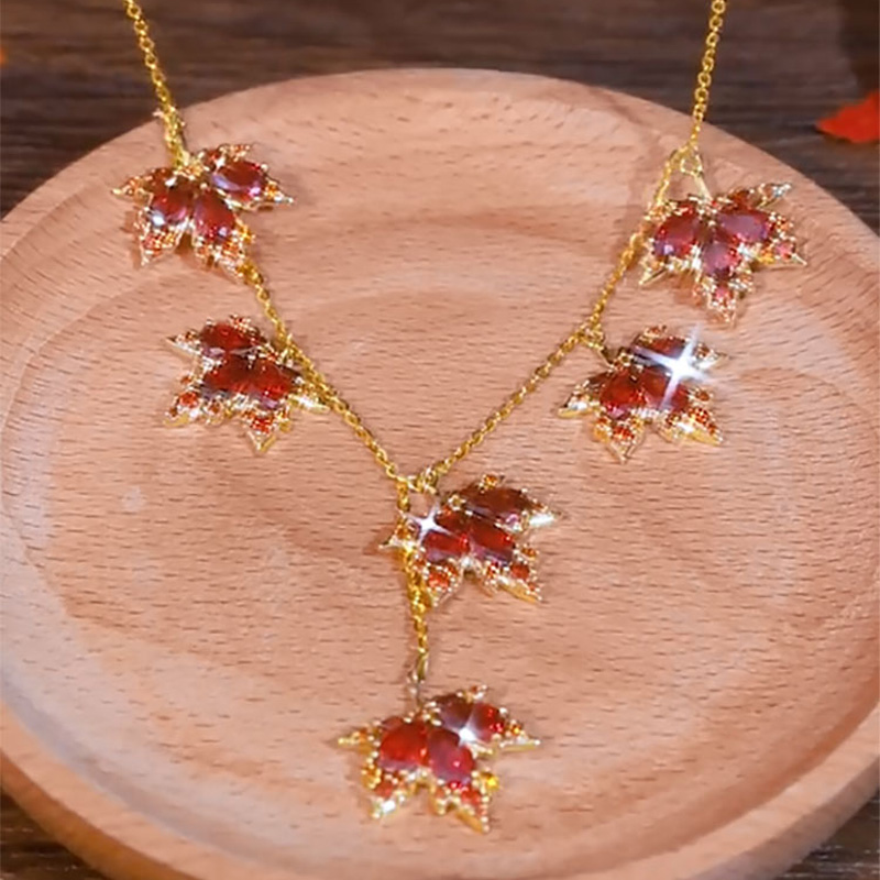 紅色楓葉輕奢氣質項錬