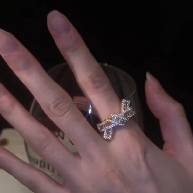 新款粉鑽蝴蝶結戒指 