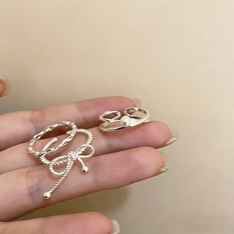 極簡高級感珍珠交叉戒指組