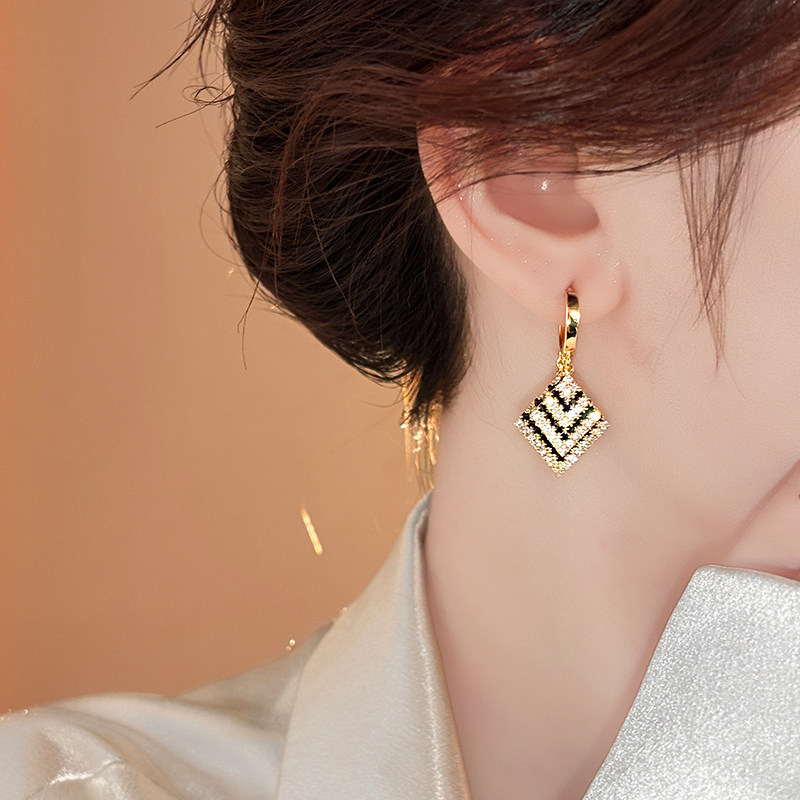 黑白條紋菱形滿鑽耳環
