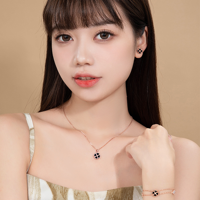 黑瑪瑙四葉草項錬 360°旋轉不停 愛在轉動的每個瞬間