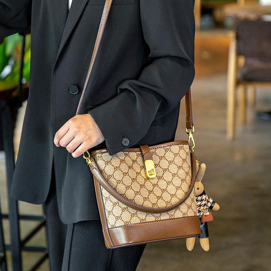 時尚水桶包斜背包質感包包