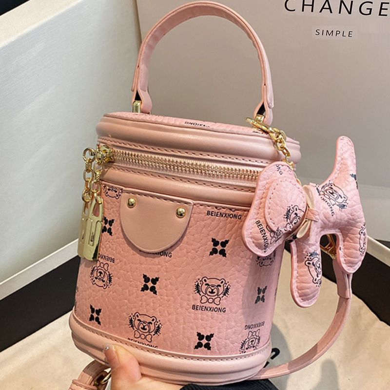 高級感流行斜跨水桶包