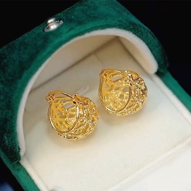 時尚鏤空圓球耳環