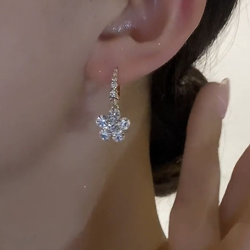 精緻鋯石花朵耳環