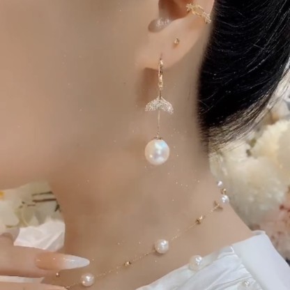 微鑲滿鑽魚尾珍珠耳環